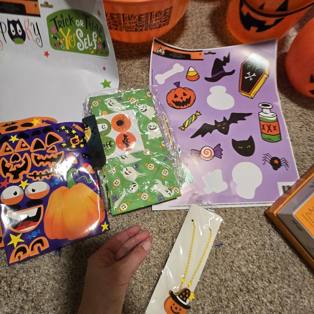 Halloween Supplies Set And Decor